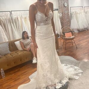 Beautiful Madi Lane wedding dress
